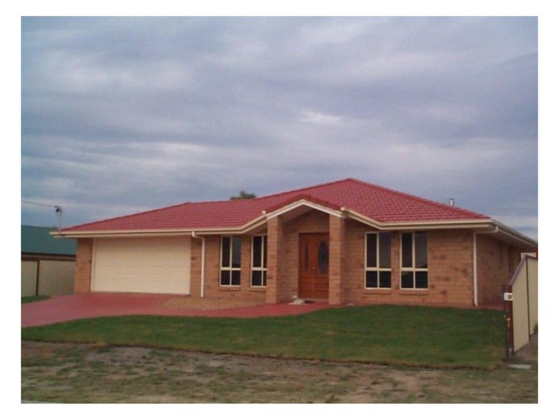 9 Barton Street, Stanthorpe QLD 4380