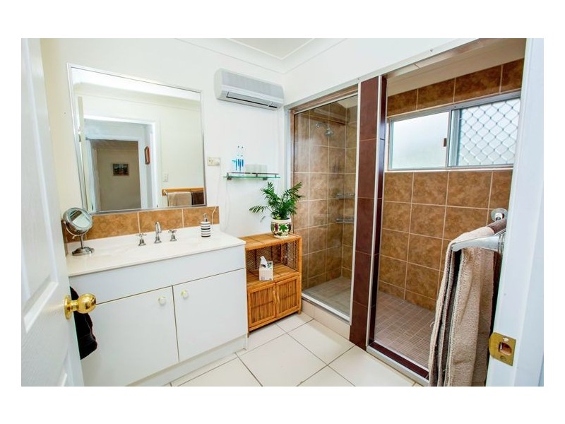 25 Robinson Street, Wallangarra QLD 4383