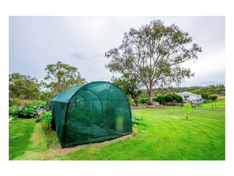 25 Robinson Street, Wallangarra QLD 4383