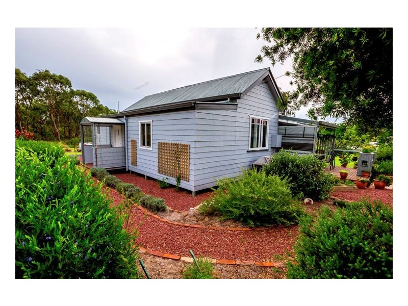 25 Robinson Street, Wallangarra QLD 4383