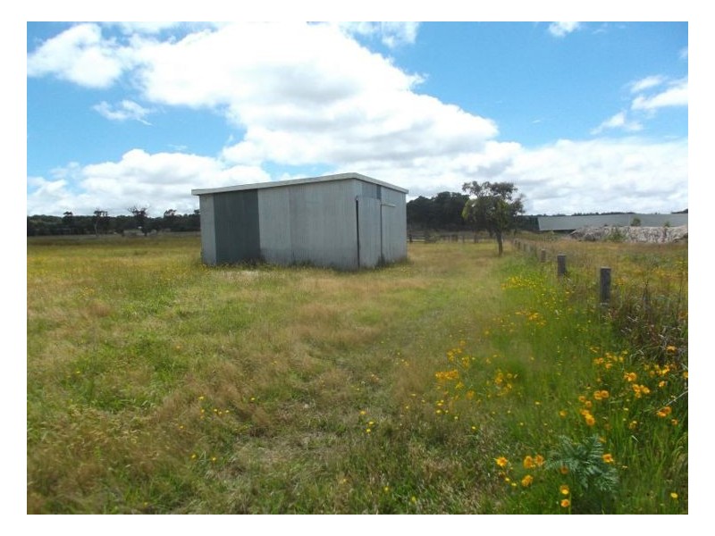 54 Barnes Road, Applethorpe QLD 4378