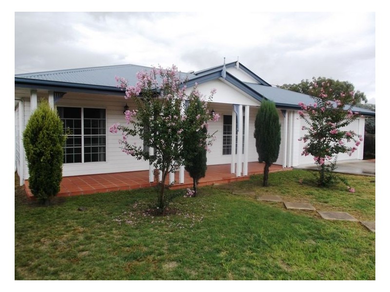 102 Sugarloaf Road, Stanthorpe QLD 4380