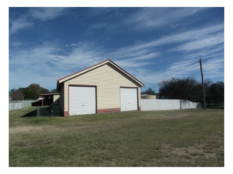 50 Tenterfield Street, Wallangarra QLD 4383