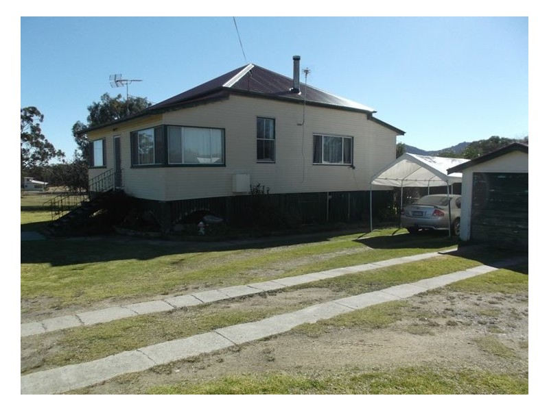 41 Woodlawn Street, Wallangarra QLD 4383