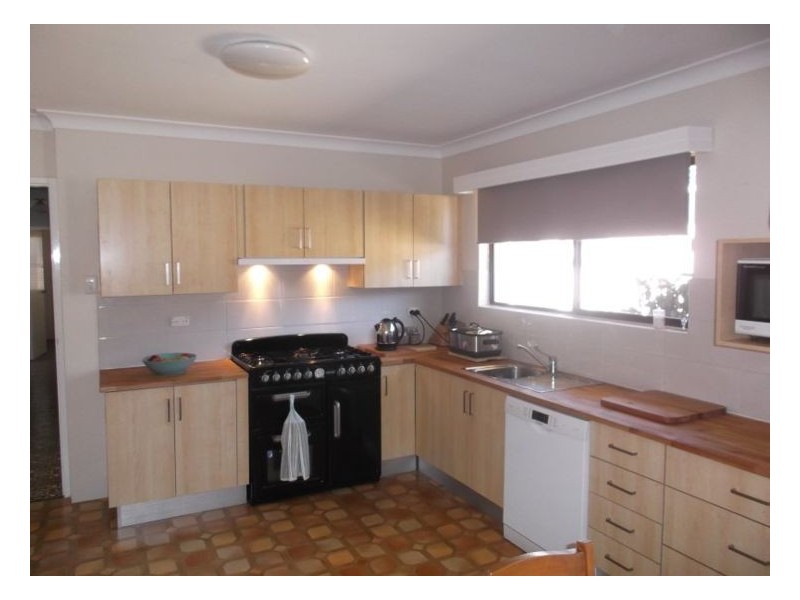 27 Pike Street, Stanthorpe QLD 4380