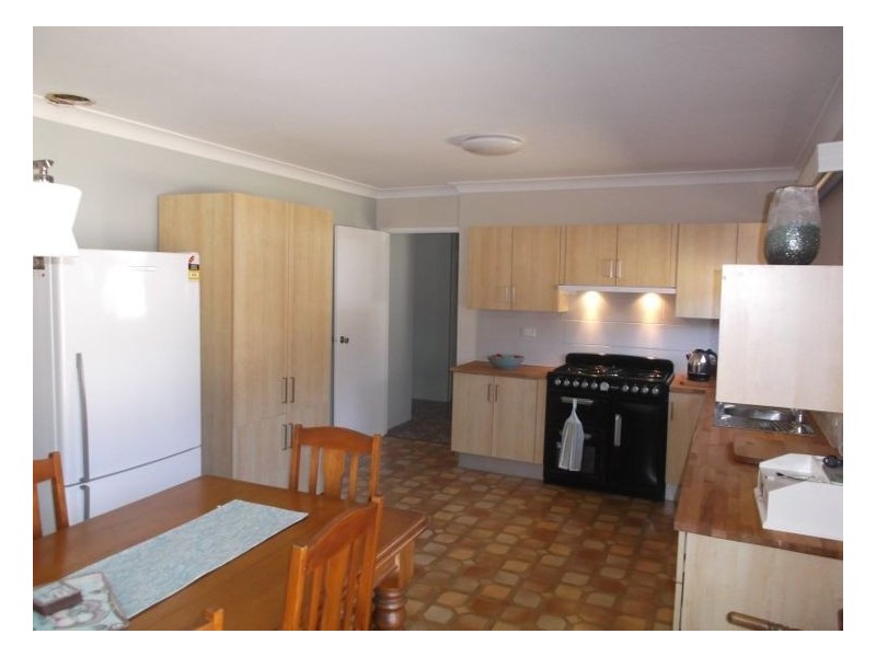 27 Pike Street, Stanthorpe QLD 4380