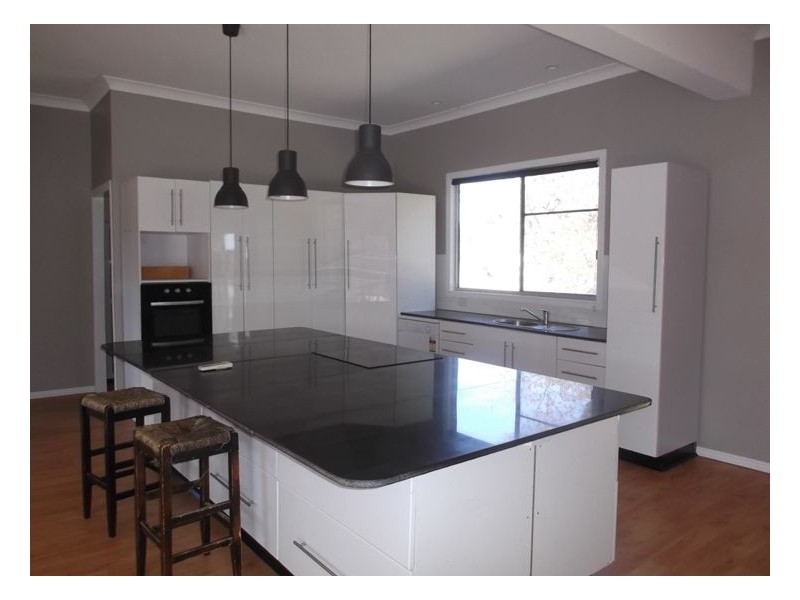 32 Rockwell Street, Wallangarra QLD 4383