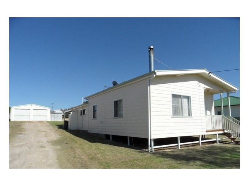 32 Denham Street, Stanthorpe QLD 4380