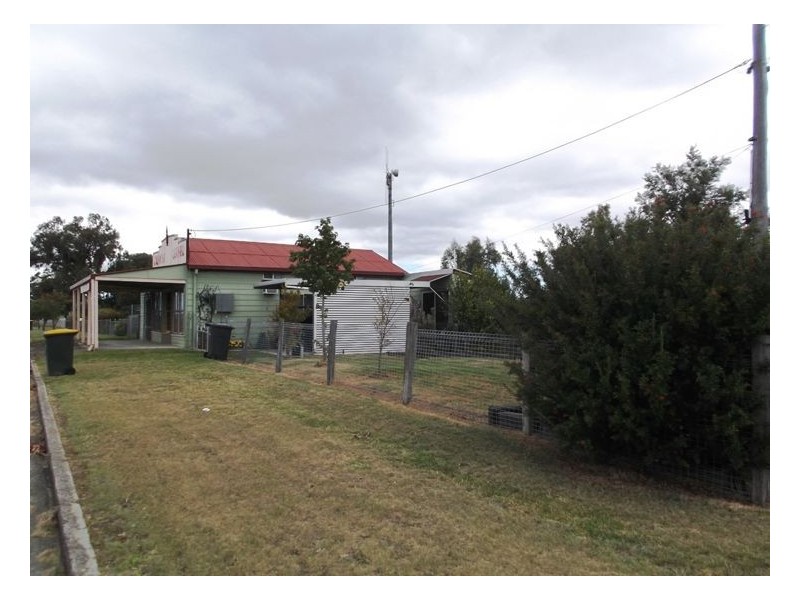 60 Rockwell Street, Wallangarra QLD 4383