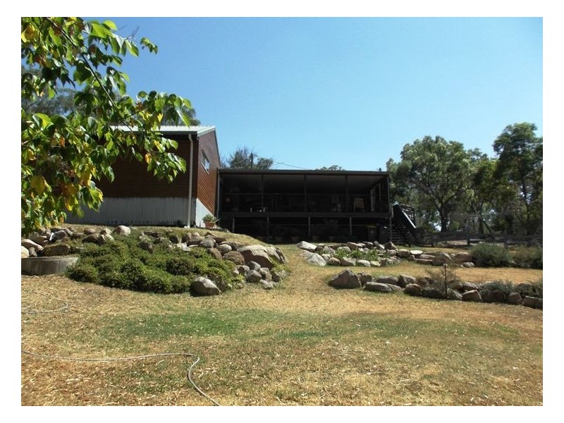 3 Pioneers Parade, Stanthorpe QLD 4380
