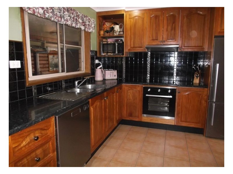 3 Pioneers Parade, Stanthorpe QLD 4380