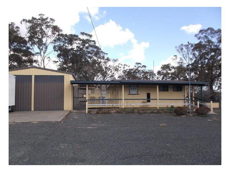 4 Calvert Road, Glen Aplin QLD 4381