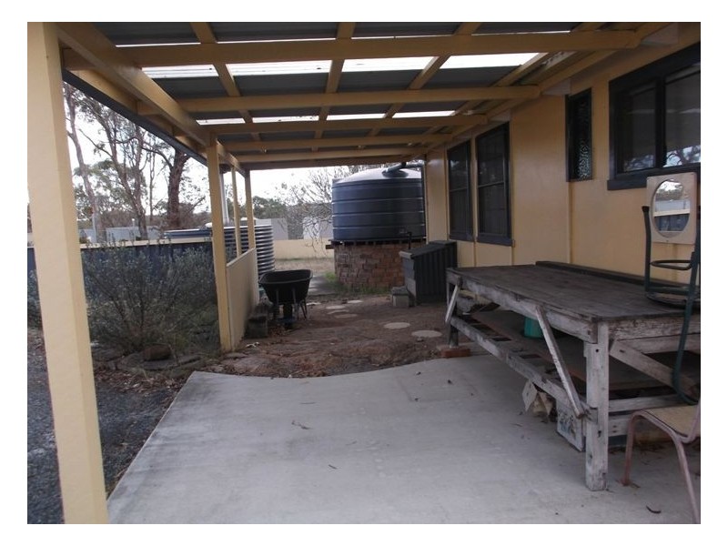 4 Calvert Road, Glen Aplin QLD 4381