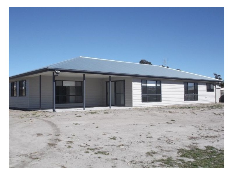 140 Granite Belt Drive, The Summit QLD 4377