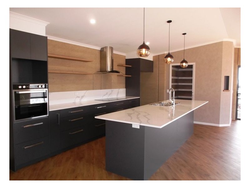 10 Sanderson Road, Glen Aplin QLD 4381