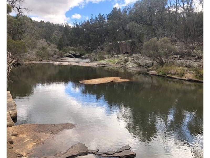 2421 Pyramids Road, Wyberba QLD 4382