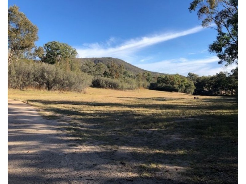 2421 Pyramids Road, Wyberba QLD 4382