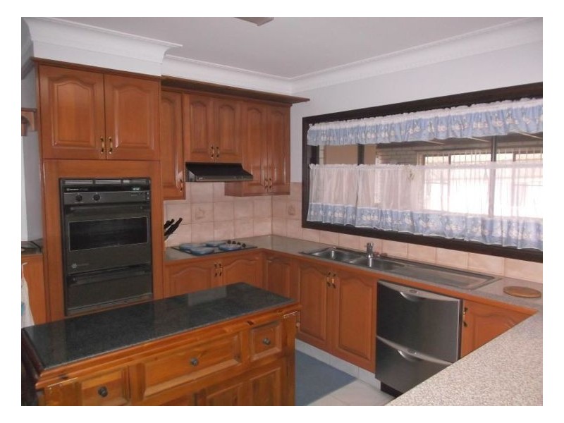 16 Pike Street, Stanthorpe QLD 4380