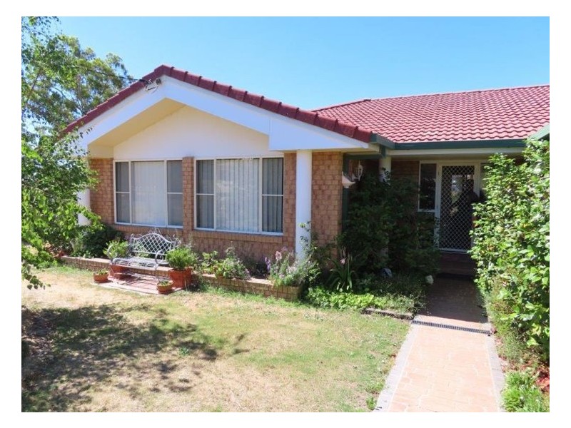 8 Leslie Parade, Stanthorpe QLD 4380