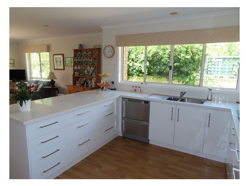 8 Leslie Parade, Stanthorpe QLD 4380