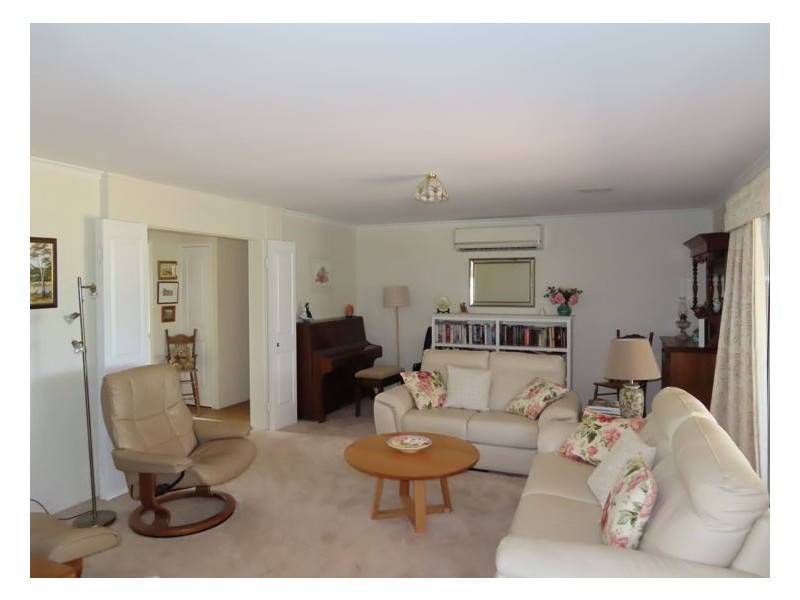 8 Leslie Parade, Stanthorpe QLD 4380