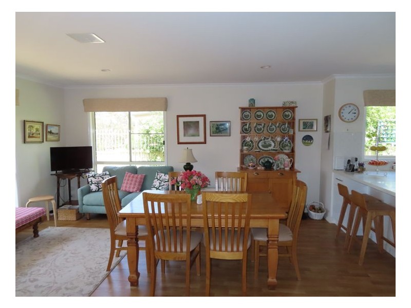 8 Leslie Parade, Stanthorpe QLD 4380