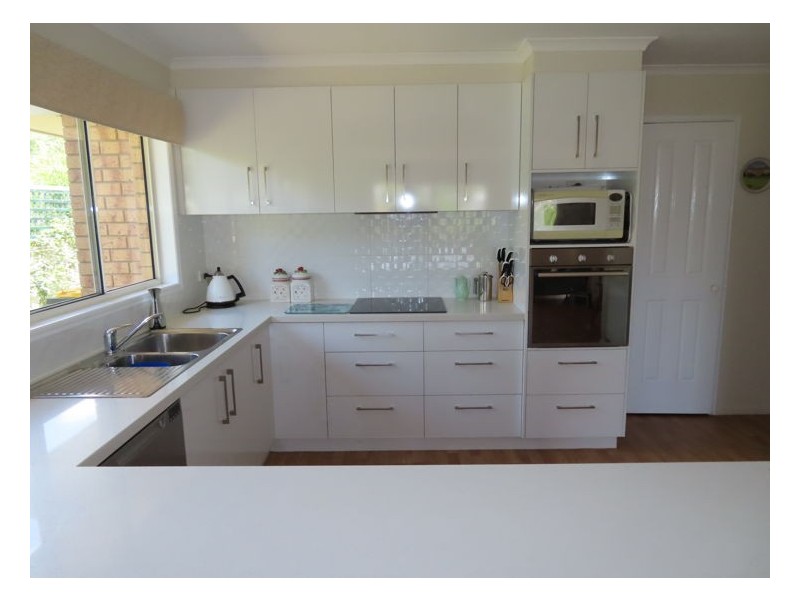 8 Leslie Parade, Stanthorpe QLD 4380