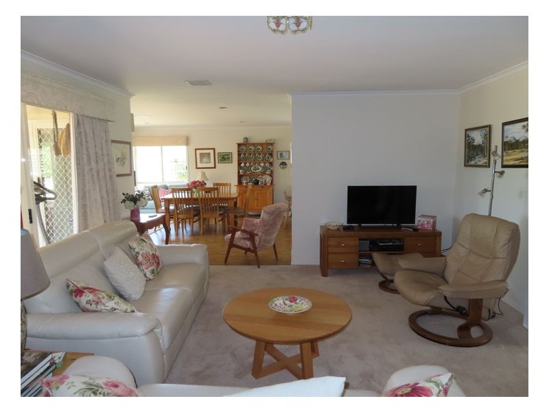 8 Leslie Parade, Stanthorpe QLD 4380