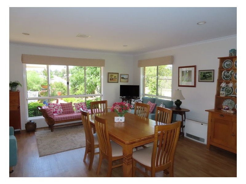 8 Leslie Parade, Stanthorpe QLD 4380