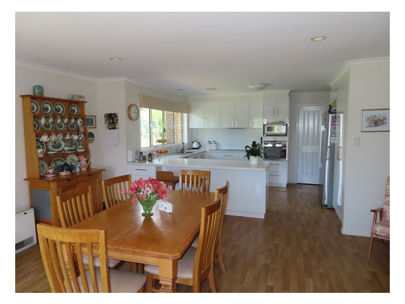 8 Leslie Parade, Stanthorpe QLD 4380