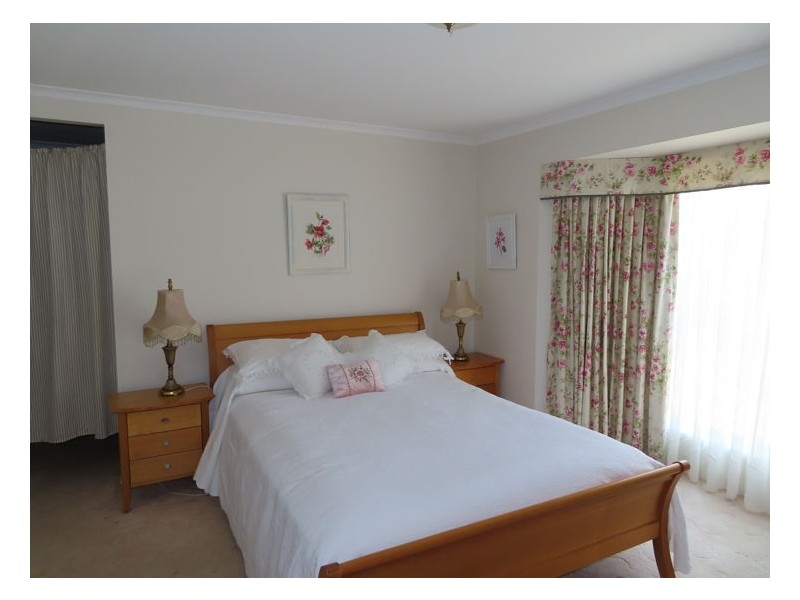 8 Leslie Parade, Stanthorpe QLD 4380