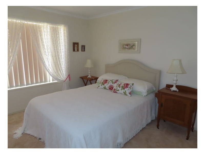 8 Leslie Parade, Stanthorpe QLD 4380