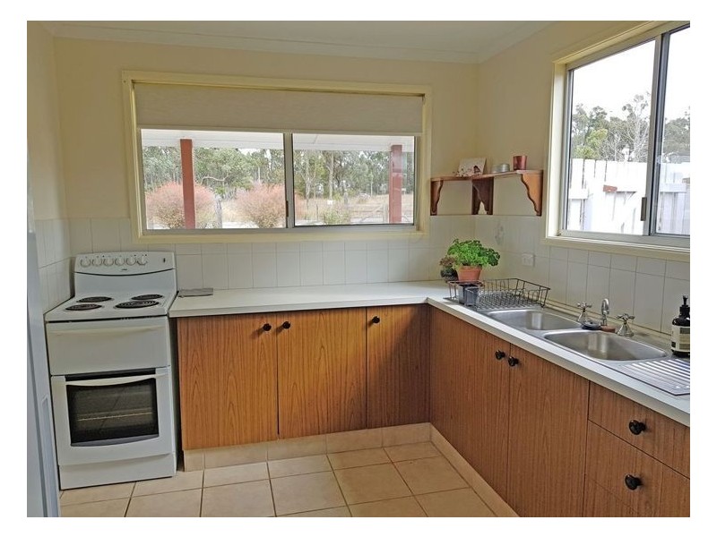 18 Aerodrome Road, Stanthorpe QLD 4380