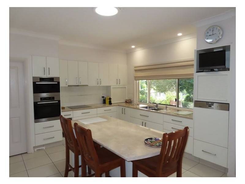 27 Leslie Parade, Stanthorpe QLD 4380