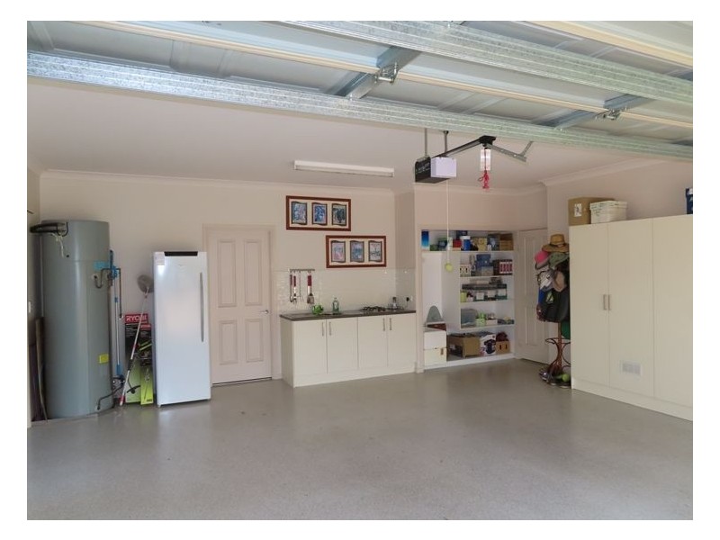 27 Leslie Parade, Stanthorpe QLD 4380