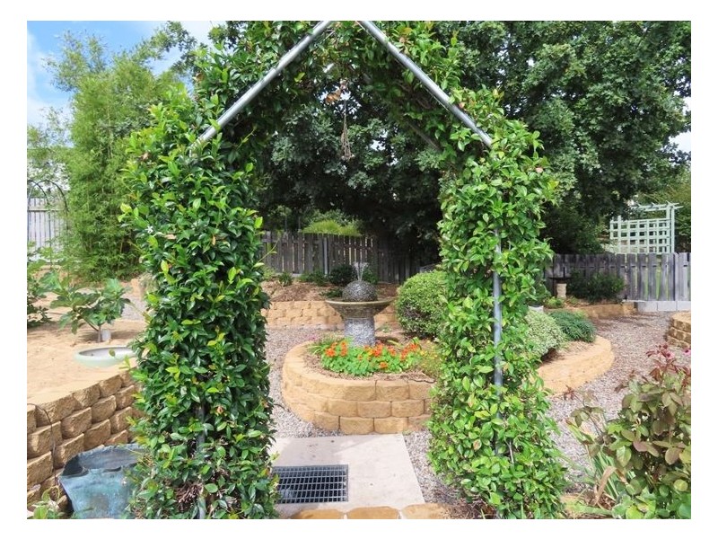 27 Leslie Parade, Stanthorpe QLD 4380
