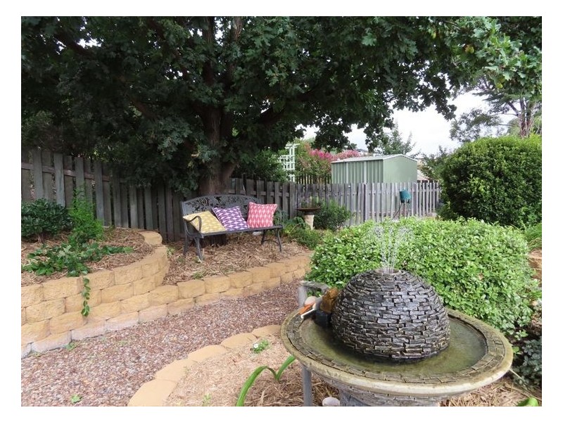 27 Leslie Parade, Stanthorpe QLD 4380