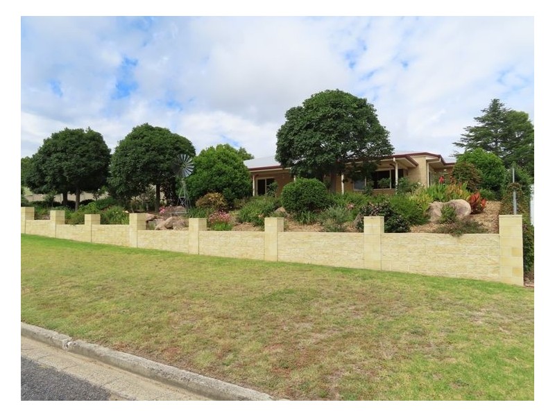 27 Leslie Parade, Stanthorpe QLD 4380