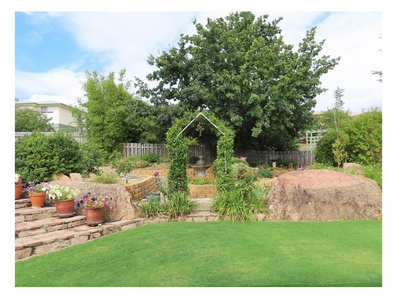 27 Leslie Parade, Stanthorpe QLD 4380