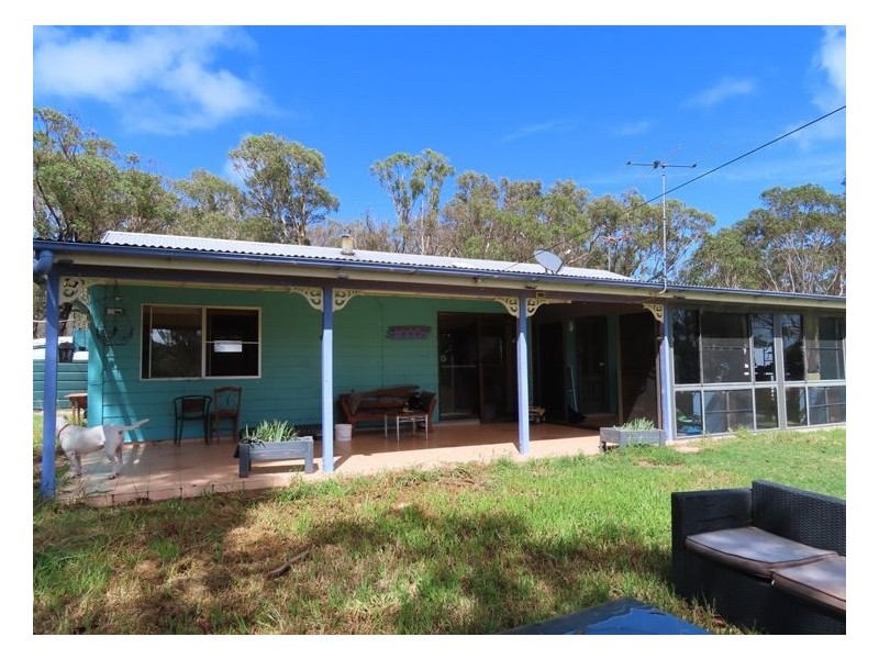 19 Memorial Lane, Amiens QLD 4380