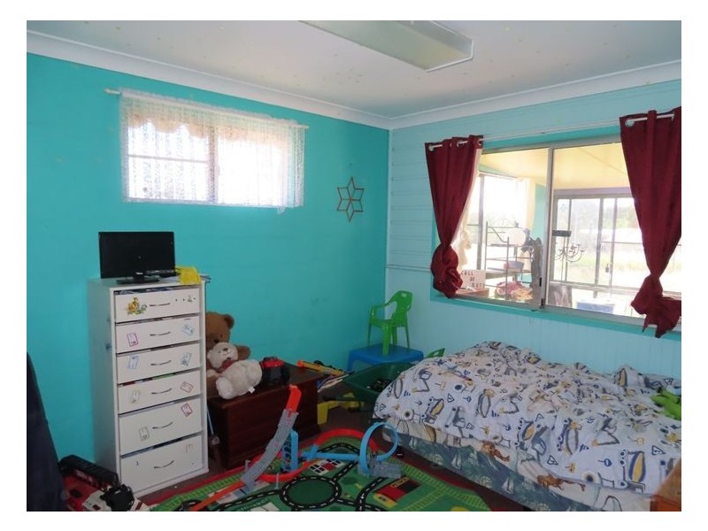 19 Memorial Lane, Amiens QLD 4380