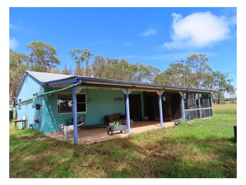 19 Memorial Lane, Amiens QLD 4380