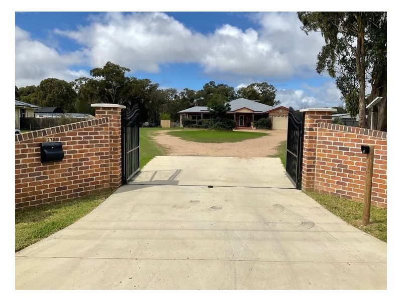 27 McKillop Lane, Stanthorpe QLD 4380