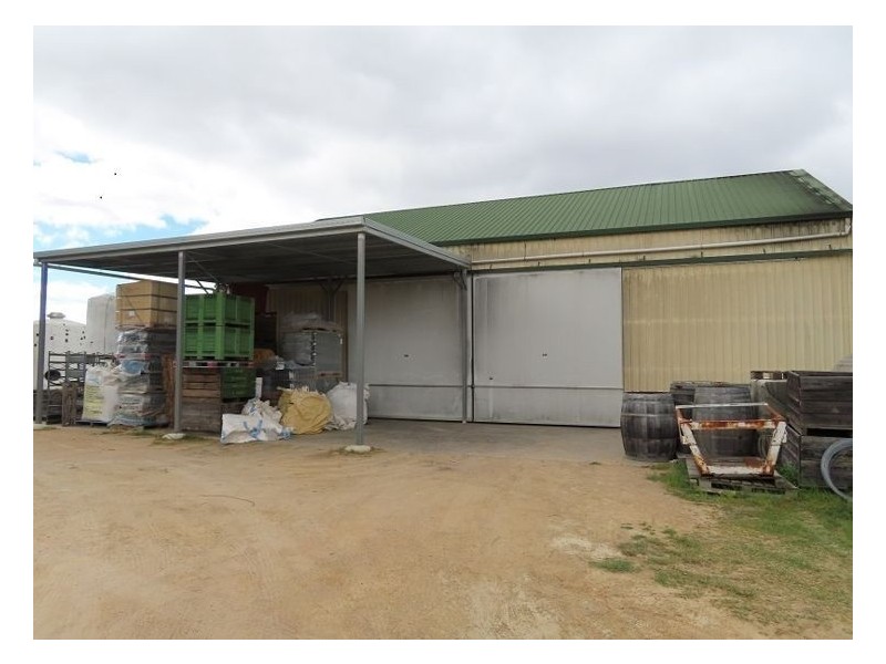 27112 New England Highway, Ballandean QLD 4382