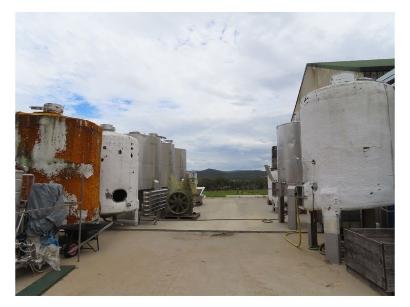 27112 New England Highway, Ballandean QLD 4382