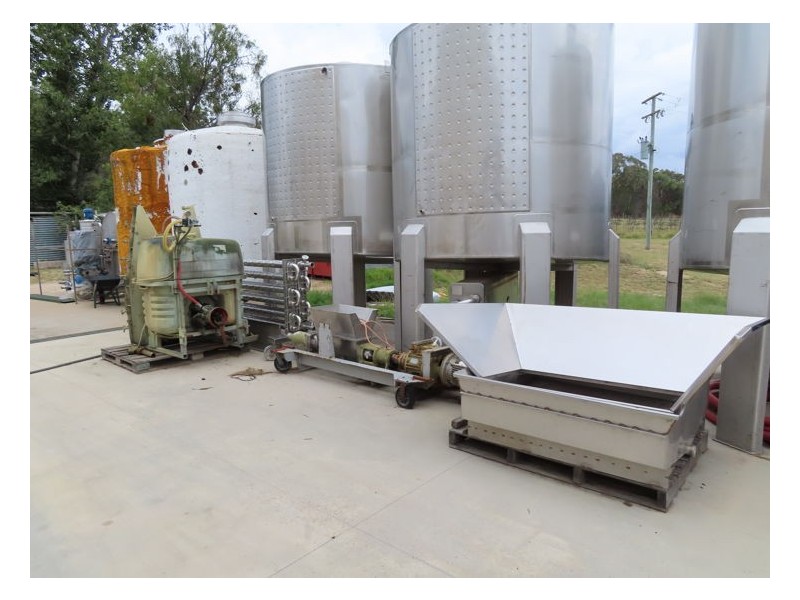 27112 New England Highway, Ballandean QLD 4382