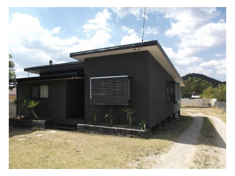 68 Railway Street, Stanthorpe QLD 4380