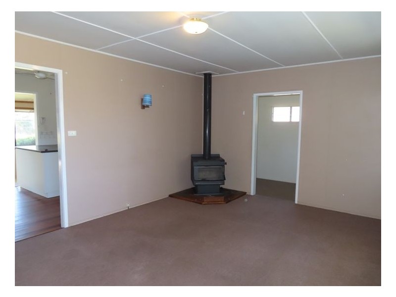 37 Wallangarra Road, Stanthorpe QLD 4380