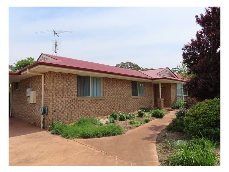14 Fairway Crescent, Stanthorpe QLD 4380