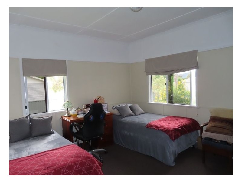 34 Glenlyon Street, Wallangarra QLD 4383